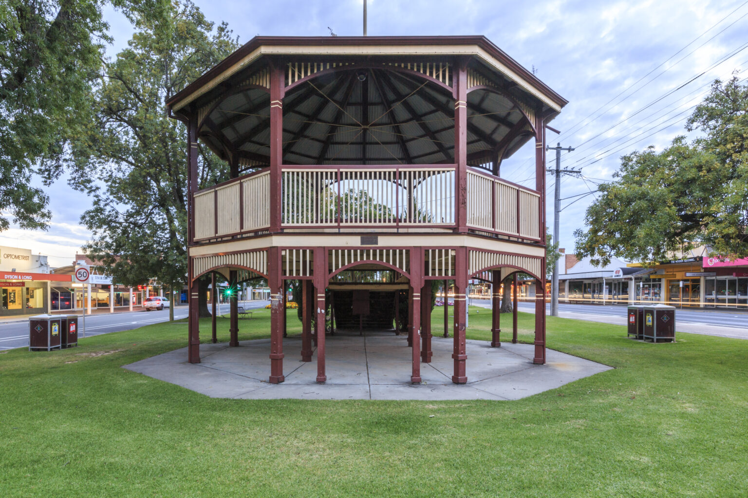 Bairnsdale Rotunda. Main Street Bairnsdale.