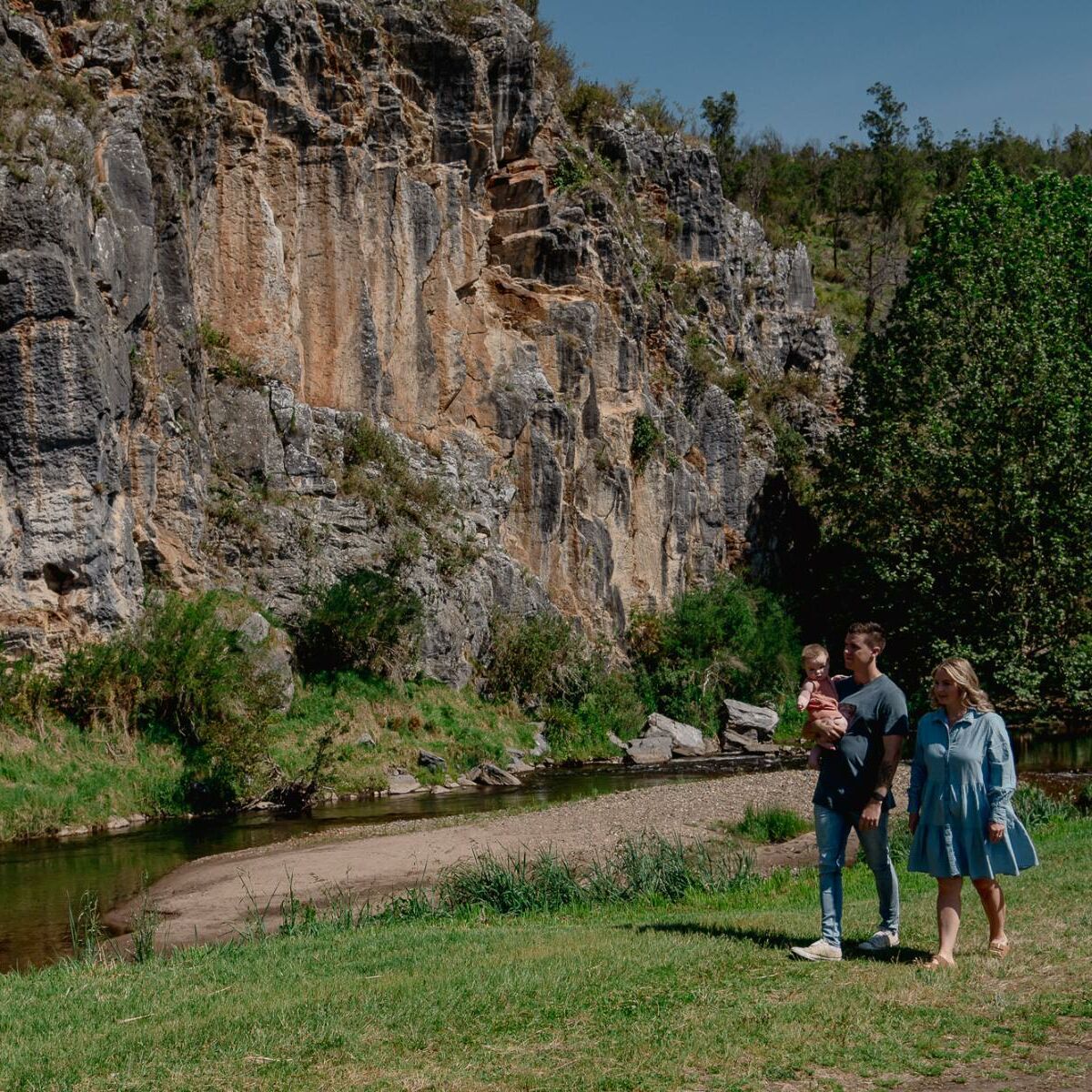 young-family-walking-along-river-at-the-Bluff-Reserve-near-Buchan_346a849cd073025081fc2d8f697aa682