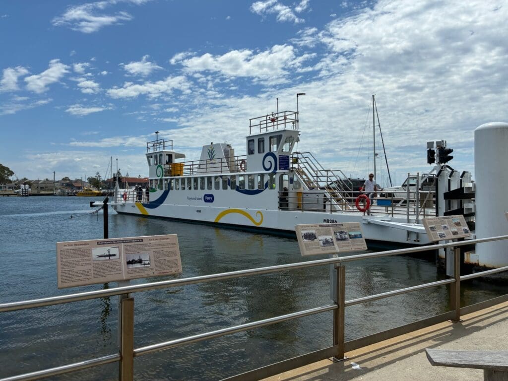 Raymond Island Ferry from Paynesville